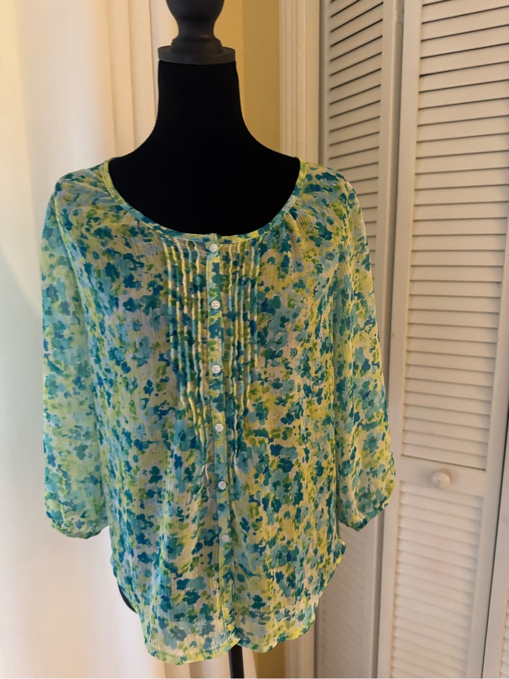 St. John's Bay Green & Blue Floral Pintuck Button-Front Blouse